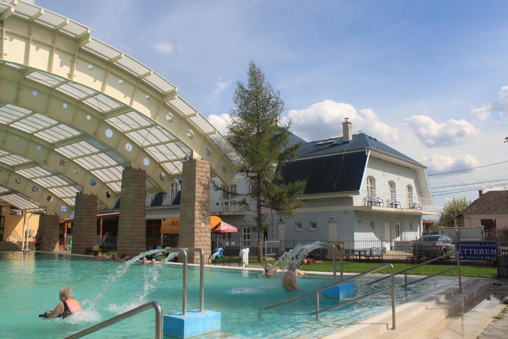 Strand Hotel Bogács エクステリア 写真